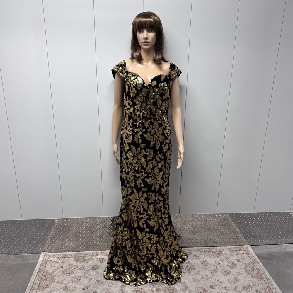 ❤️‍🔥SALE MAGNIFICENT SEQUIN VELVET BROCADE GOWN